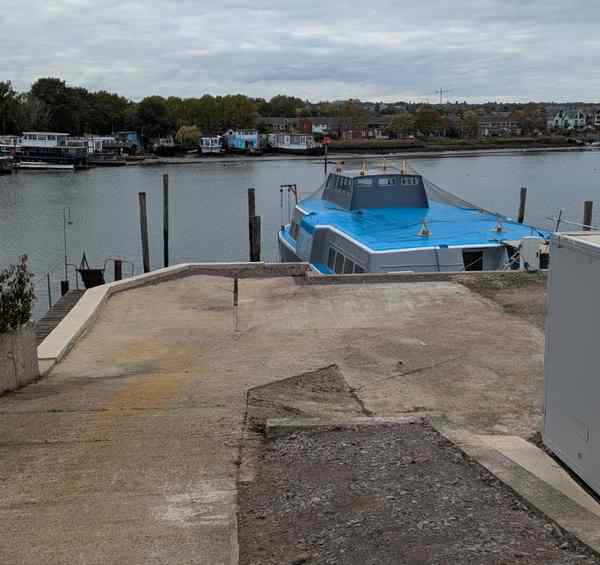 hover mooring whitworth