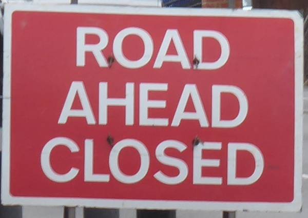 road closure sign generic tight crop GP 600px P1040091