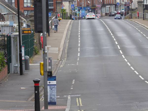 cobden bridge advisory cycle lanes 31 7 22 600px P1030575