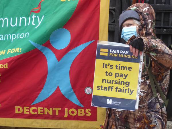 its time to pay nurses fairly SOS NHS 28 1 23 600pxP1040012