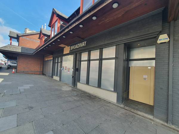 broadway pub boarded up 600px 20260417 123221